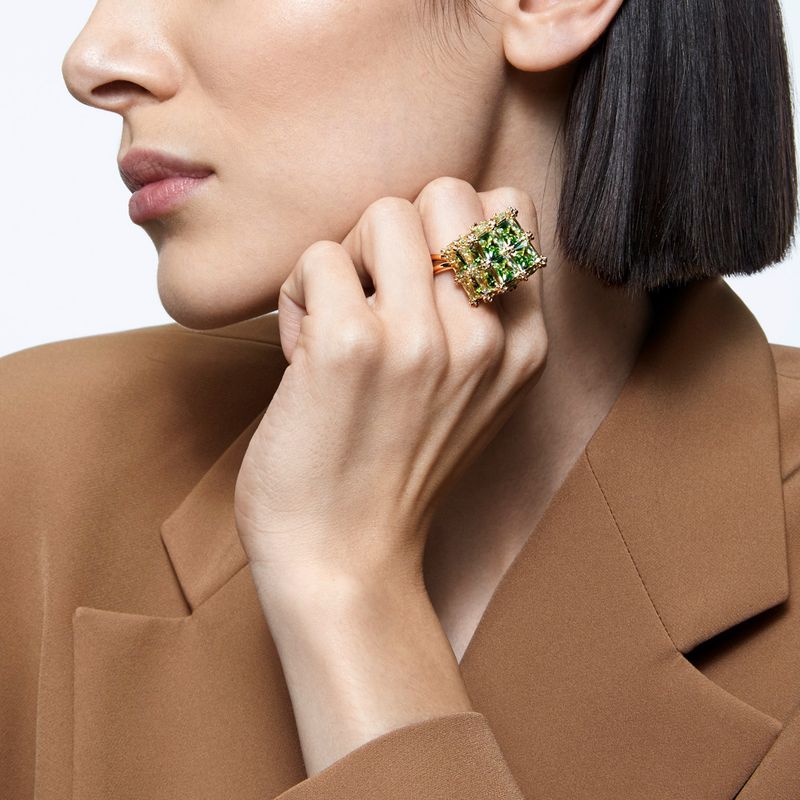 Anillo-de-coctel-Curiosa-Cuadrado-Verde-Baño-tono-oro