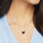 Colgante-Iconic-Swan-pequeño-negro-baño-de-rodio