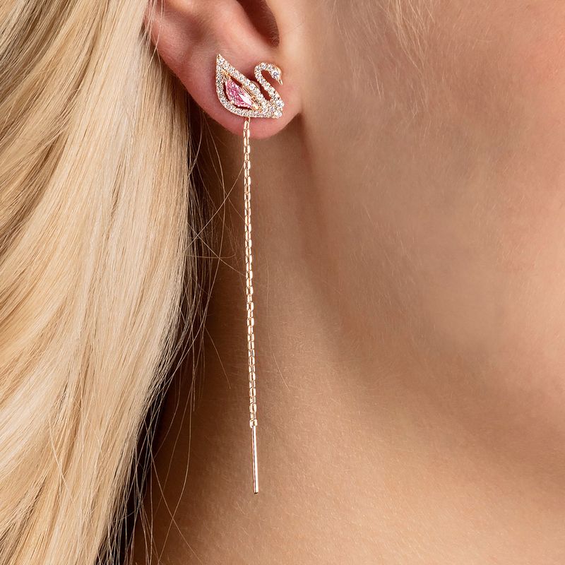 Aretes-Dazzling-Swan-multicolor-baño-de-oro-rosa